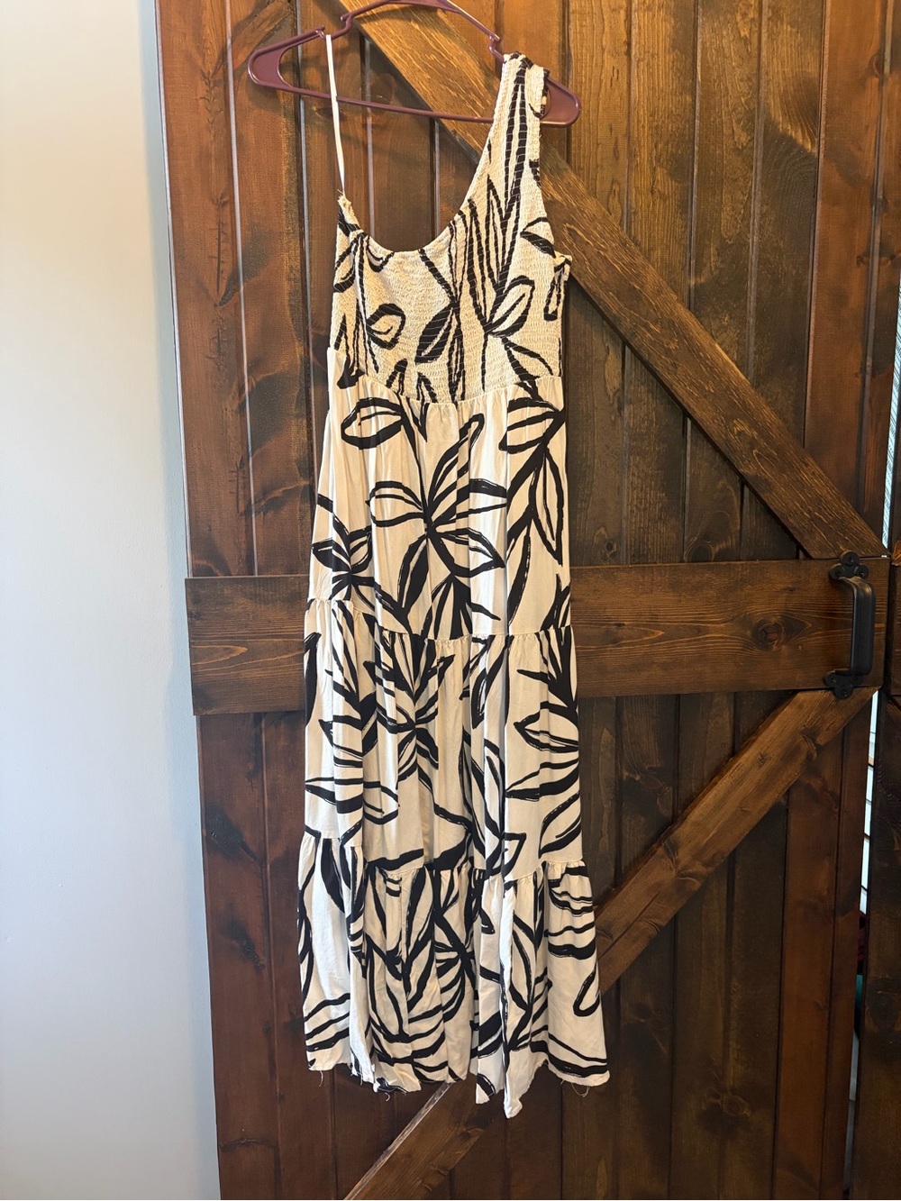 One shoulder Black & White Leaf Print Maxi Dress